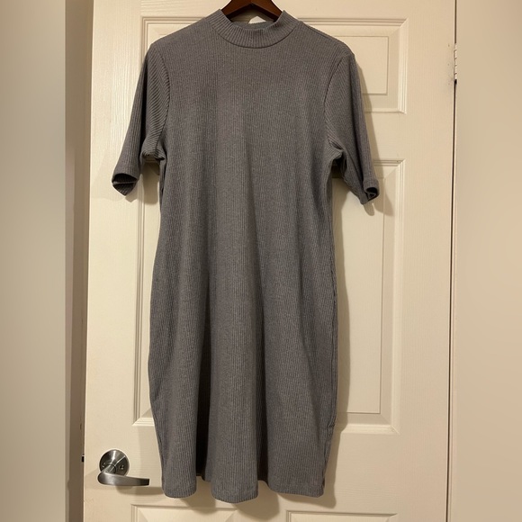 OLD NAVY mock neck short sleeve one piece - Picture 1 of 3
